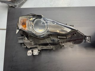 Faro Lexus IS 300h AVE30 2013 Original