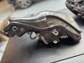 Faro Lexus IS 300h AVE30 2013 Original