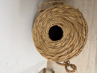 Cesta de mimbre redonda con tapa