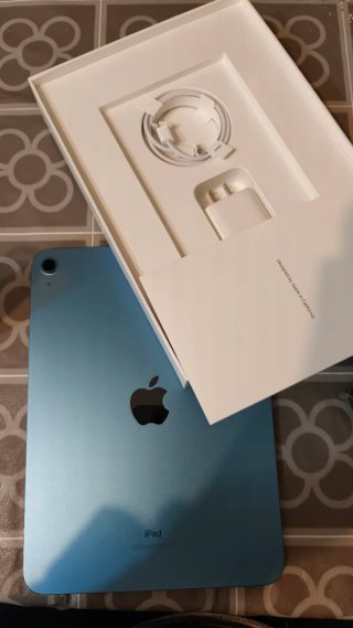 iPad 10 64GB Azul WiFi + Teclado + Fundas