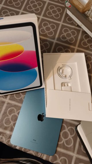 iPad 10 64GB Azul WiFi + Teclado + Fundas