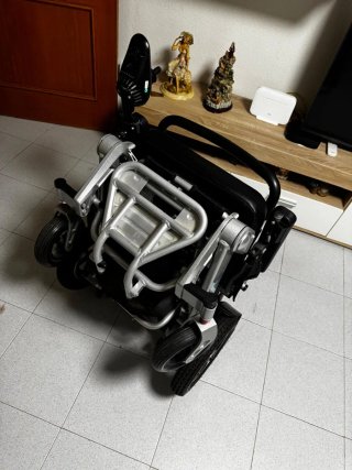Silla de ruedas eléctrica plegable
