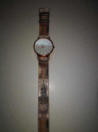 Regalo. Leer anuncio. Relojes