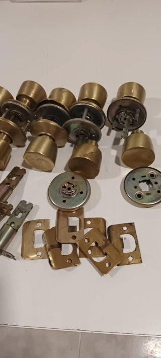 Pomos de puerta con cierres y picaportes