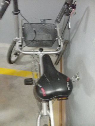 Triciclo para adultos con dos ruedas delanteras