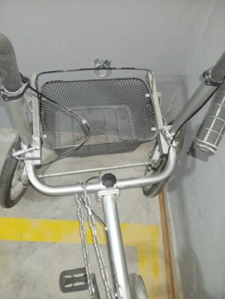 Triciclo para adultos con dos ruedas delanteras