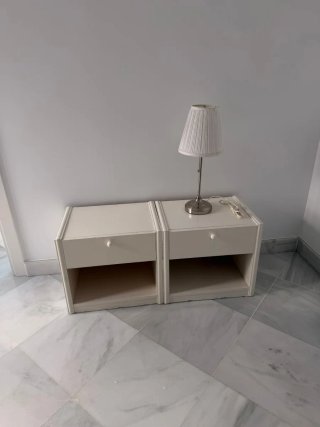 Mesitas de noche de madera blancas