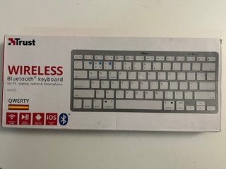 Teclado Bluetooth Trust NADO Inalámbrico QWERTY