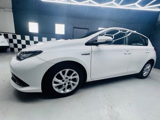 Toyota Auris  hybrid 2017, excelemte estado