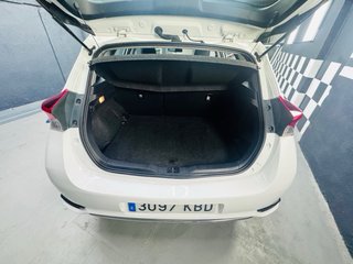 Toyota Auris  hybrid 2017, excelemte estado