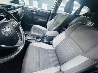Toyota Auris  hybrid 2017, excelemte estado