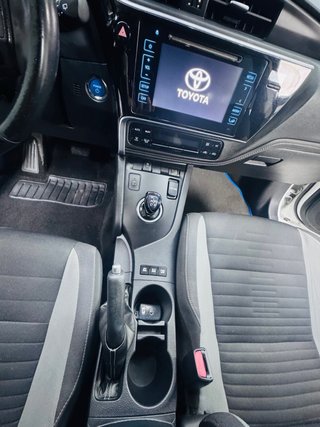 Toyota Auris  hybrid 2017, excelemte estado