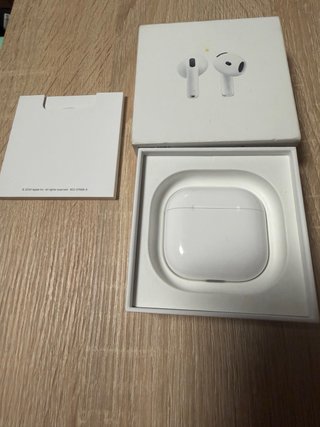 Apple AirPods 4