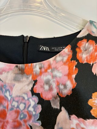 Vestito Zara a fiori nero taglia M