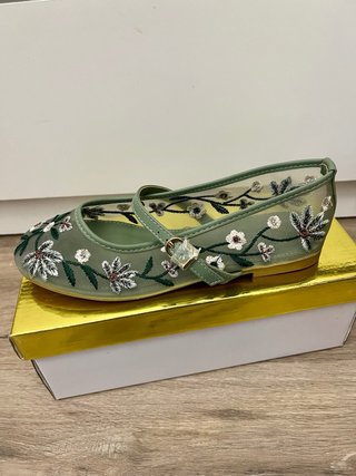 Bailarinas verdes bordadas flores