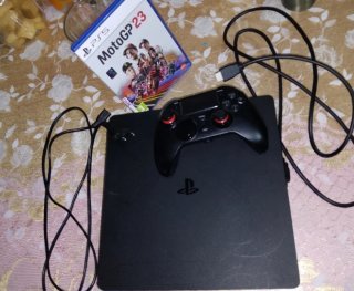 PS4 (PlayStation 4) Negra con Mando y Cables