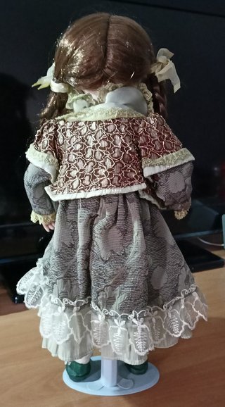 Muñeca de porcelana antigua