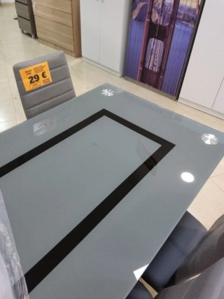 Pack de mesa más sillas 270€ nueva