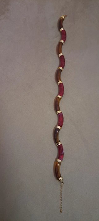 Collar tipo gargantilla marrón y rojo