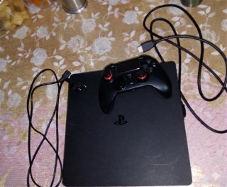 PS4 Slim + Mando + Cables