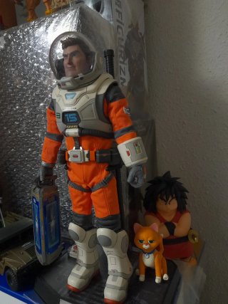 Figura Buzz Lightyear 1/6 pop mart gong