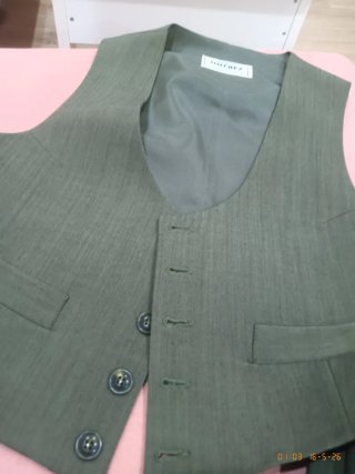 Traje corto hombre verde sin usar talla 40