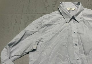 Camisa azul de manga larga con botones