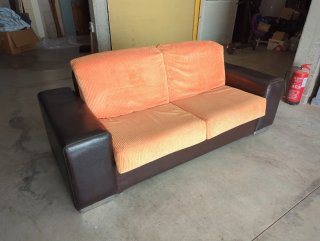 Sofá 2 plazas naranja y marrón