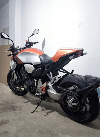Honda CB1000R+