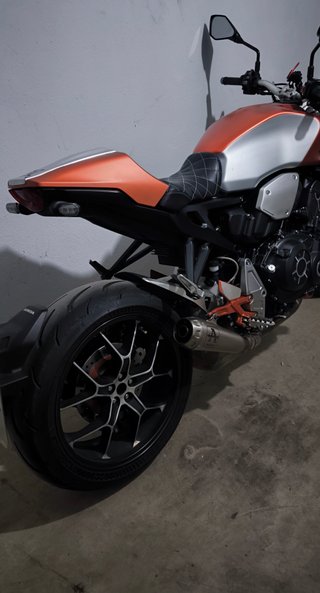 Honda CB1000R+