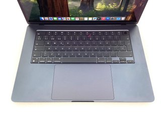 portatil apple apple macbook air m3 8-core 4.0 15 (10gpu) (2024) (a3114)