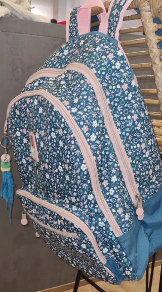 Mochila infantil floral azul y rosa