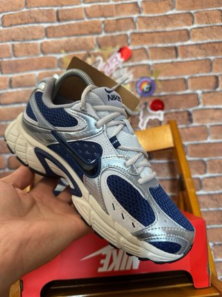 NIKE V5 RNR Azul y Plateado