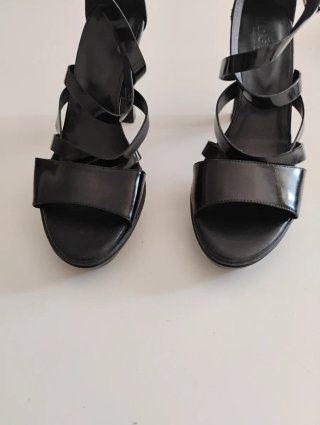 Hogan Sandali N.38.5 Nero piccolo difetto