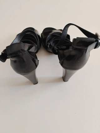 Hogan Sandali N.38.5 Nero piccolo difetto