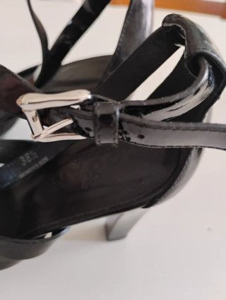 Hogan Sandali N.38.5 Nero piccolo difetto