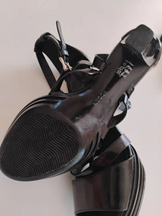 Hogan Sandali N.38.5 Nero piccolo difetto