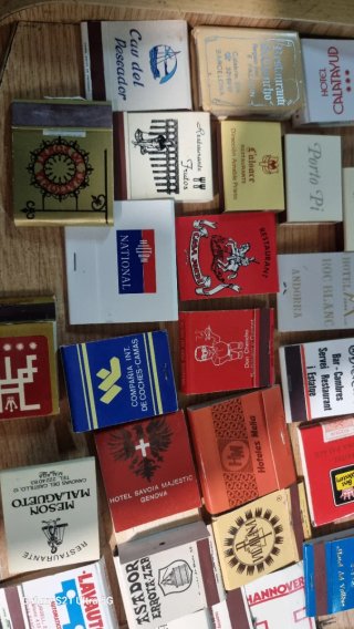 Lote de 86 Cajas de cerillas antiguas llenas