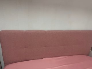 Lámpara de noche y cabecero rosa cama 150cm