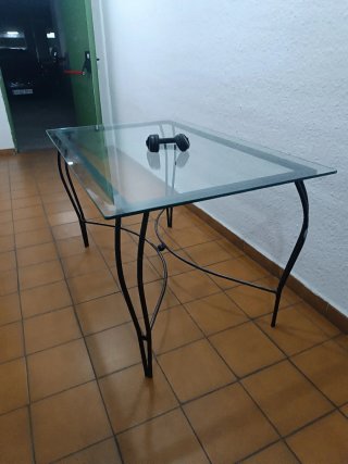 Tavolo in vetro e ferro battuto grande