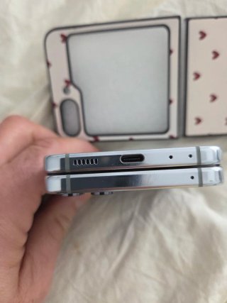 Samsung Galaxy Flip 5