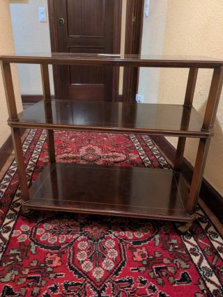 Mesa de madera con detalles