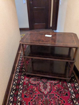 Mesa de madera con detalles