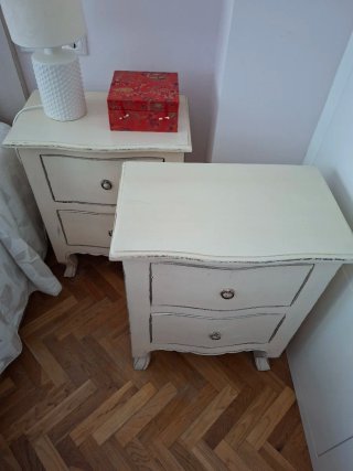 Mesitas de noche de madera blanco. Borgia Conti