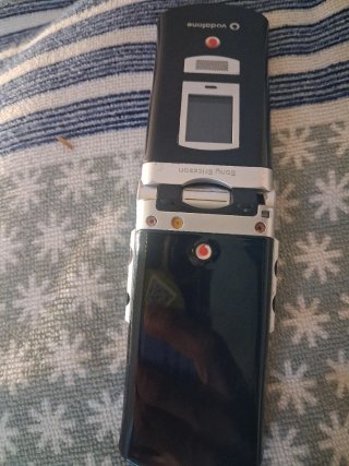 No tengo cargador, así que no sé si funciona. Tel