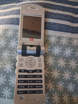 No tengo cargador, así que no sé si funciona. Tel