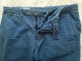 Vaqueros tipo chino / pitillo color azul Mango Man