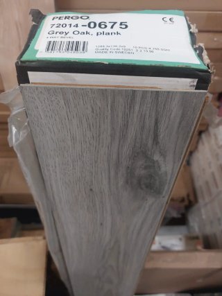 Tarima laminada efecto madera gris claro Pergo