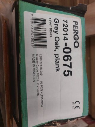 Tarima laminada efecto madera gris claro Pergo