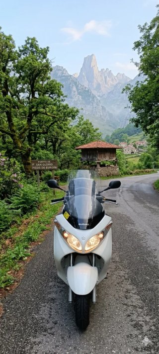 Suzuki Burgman 200cc Maxi Scooter